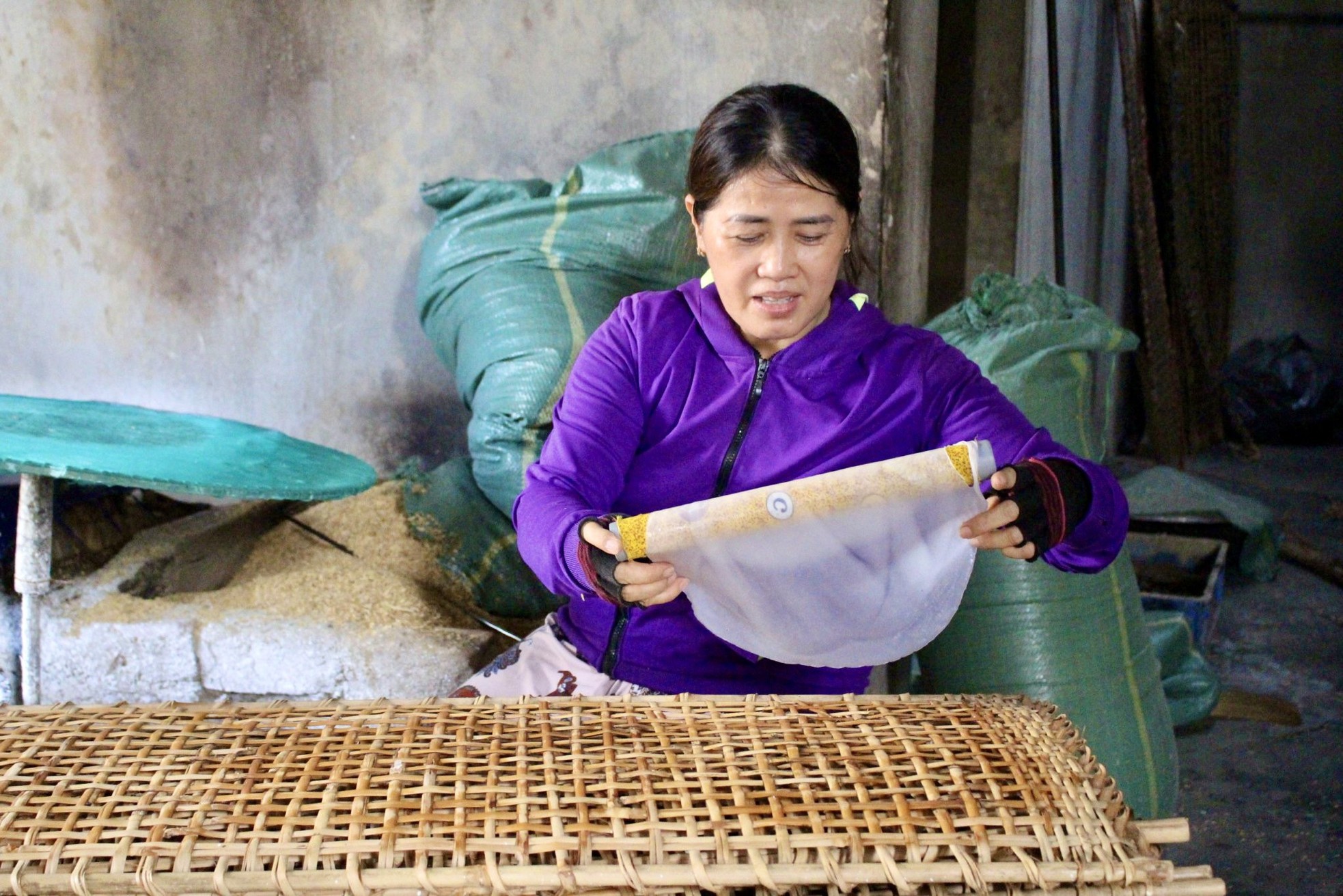 Làng bánh tráng hơn trăm tuổi ở Khánh Hòa ảnh 6